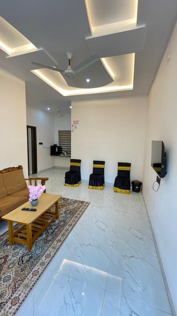 Half moon Home stay – photo 1