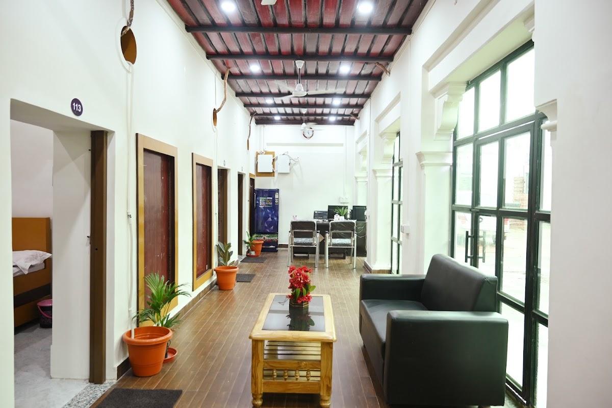 The Hotel Ambassador inn – photo 2