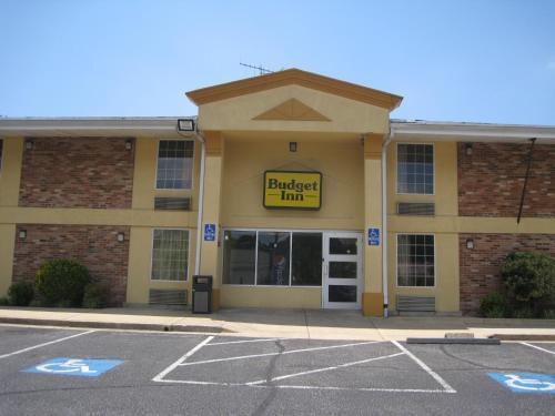 Budget Inn – photo 1