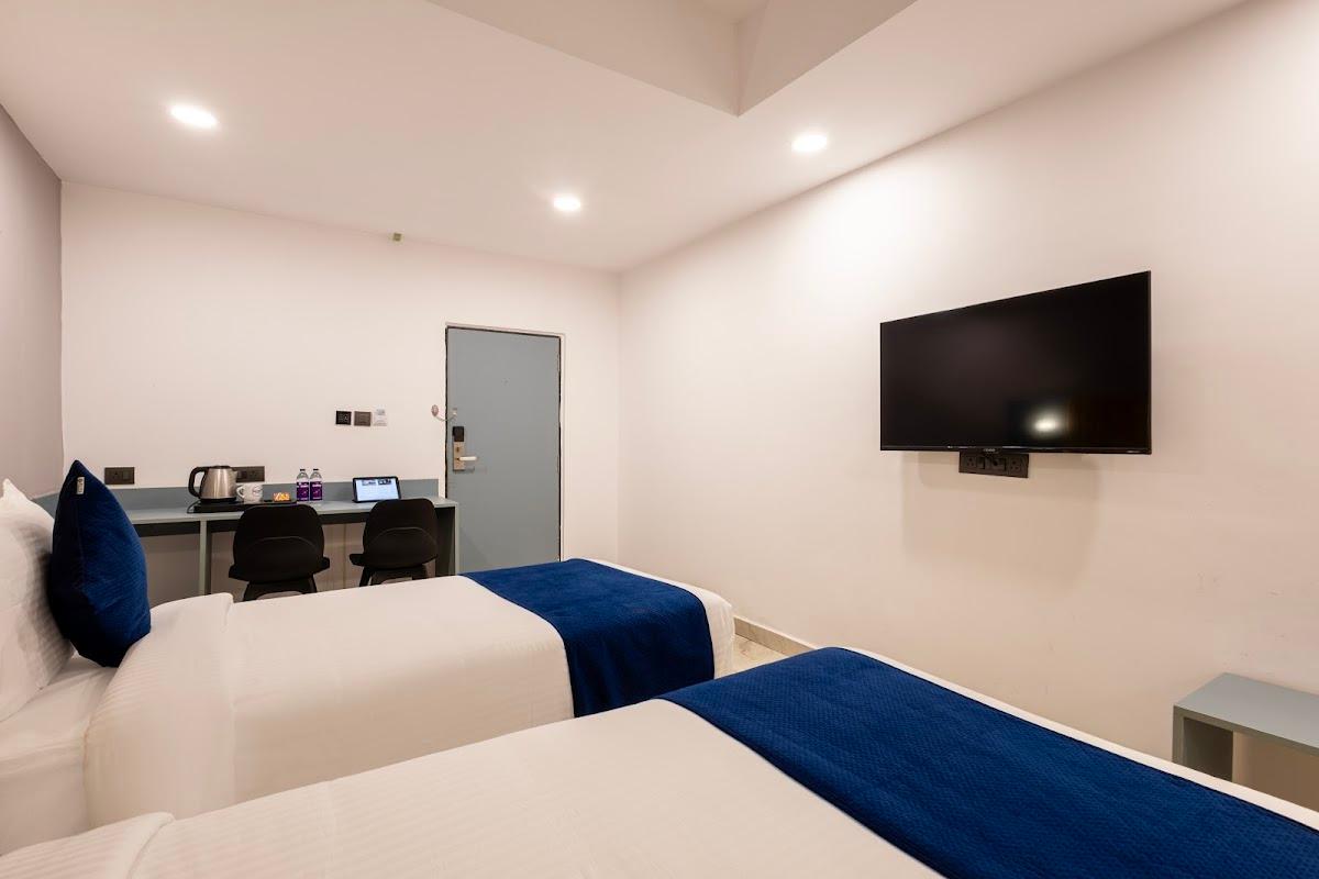 Hotel Spring Stays Near U.S. Consulate – photo 2